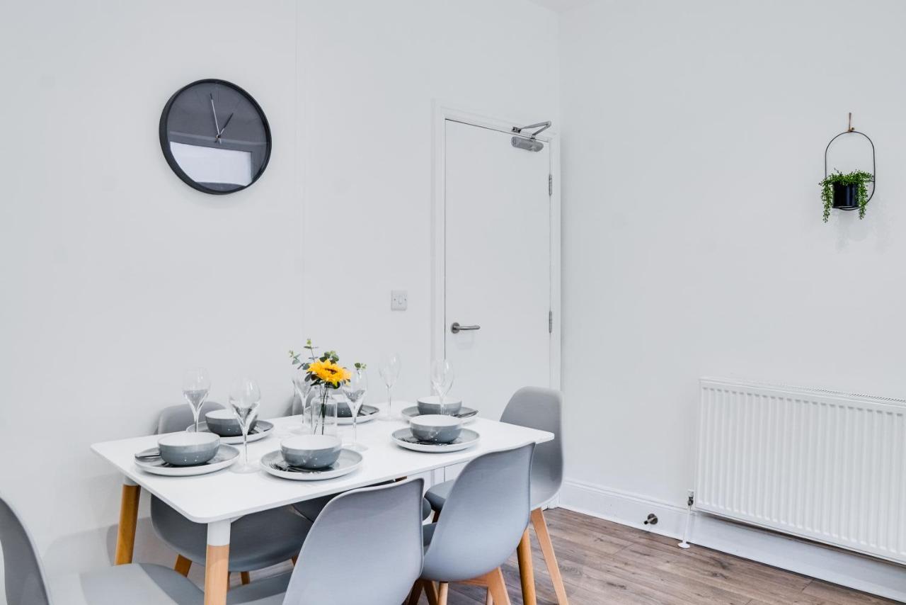 Spacious 4 Bedroom House Near Leeds Cc Beeston Hill Екстер'єр фото